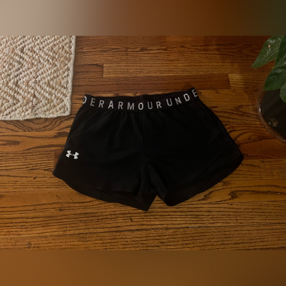 Under Armour - high waisted black mini running athletic shorts